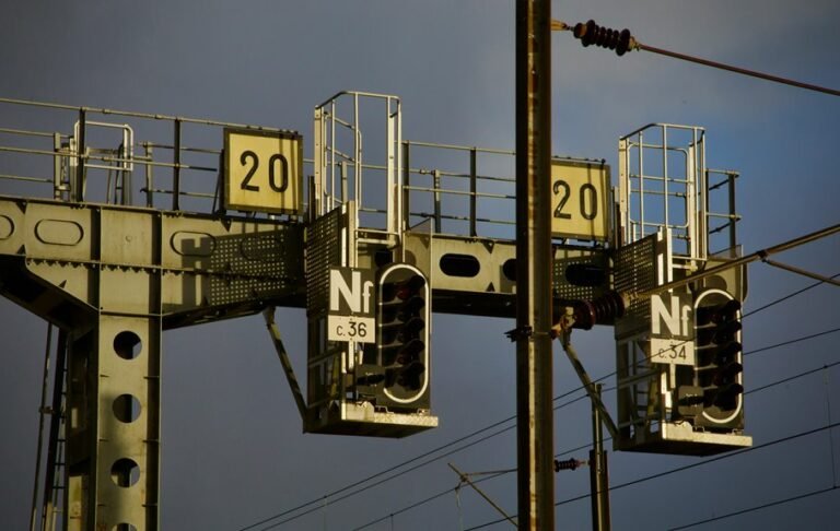 signal consolidation and tracking